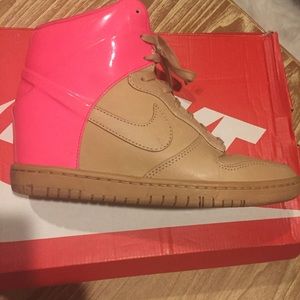 Nike Women’s Dunk Sky HI VT QS